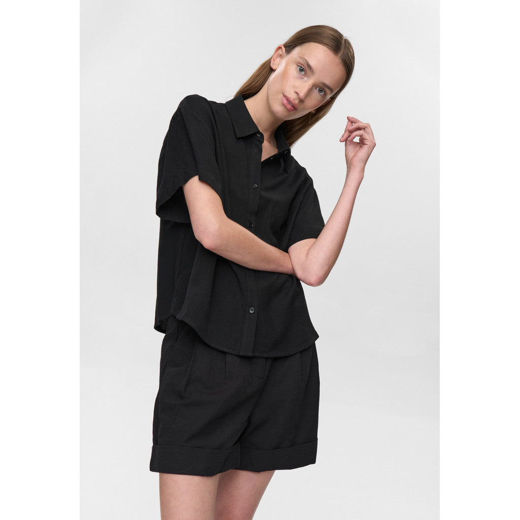 minimum female Sage short sleeved shirt 3069 Short Sleeved Shirt 999 Black