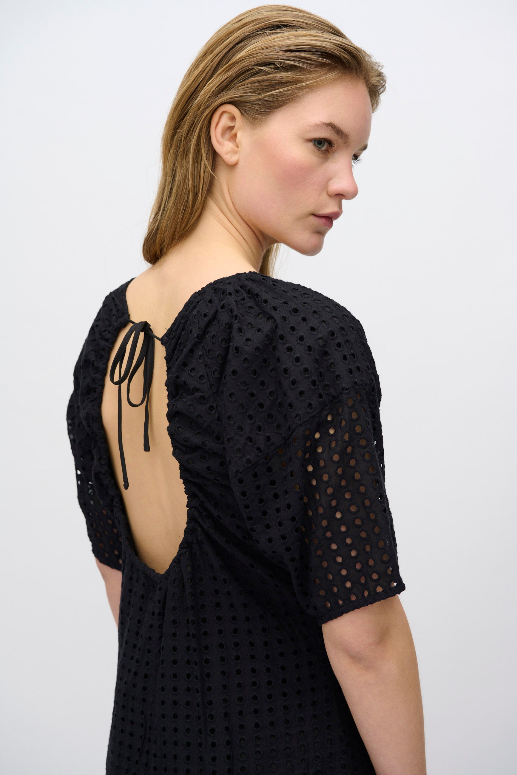 minimum female Alice midi dress in broderie anglaise 4258 Midi Dress 999 Black