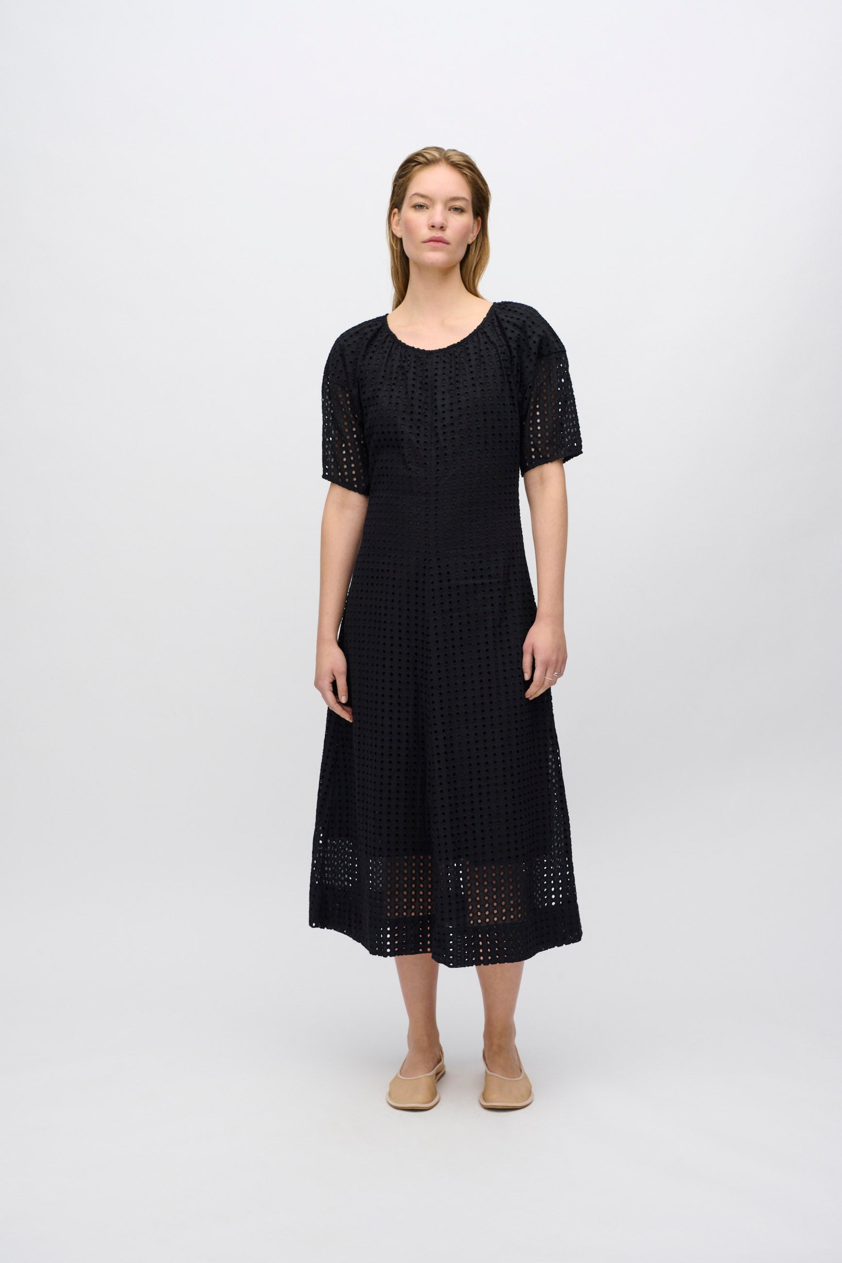 minimum female Alice midi dress in broderie anglaise 4258 Midi Dress 999 Black