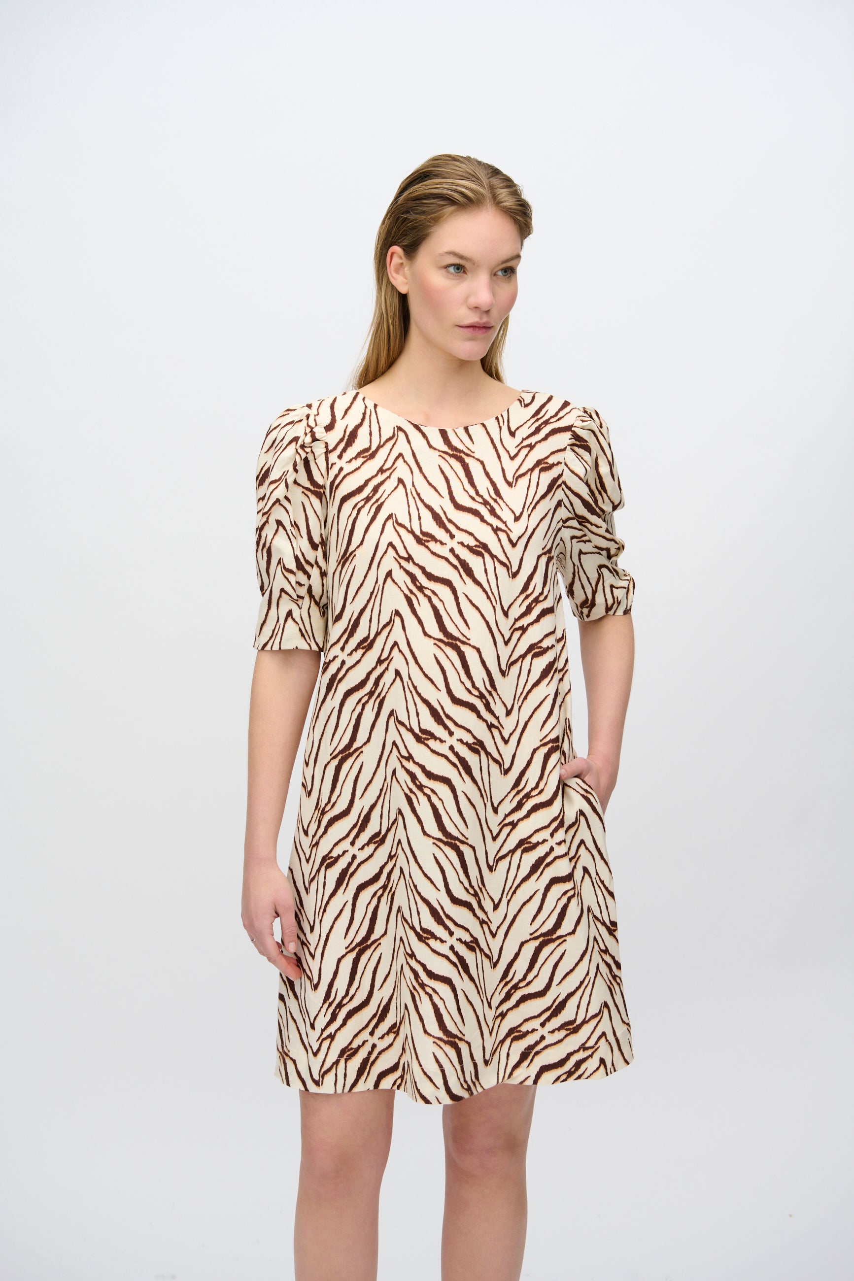 minimum female Dalia a-line linen blend dress 4263 Short Dress 1235 Sandstorm