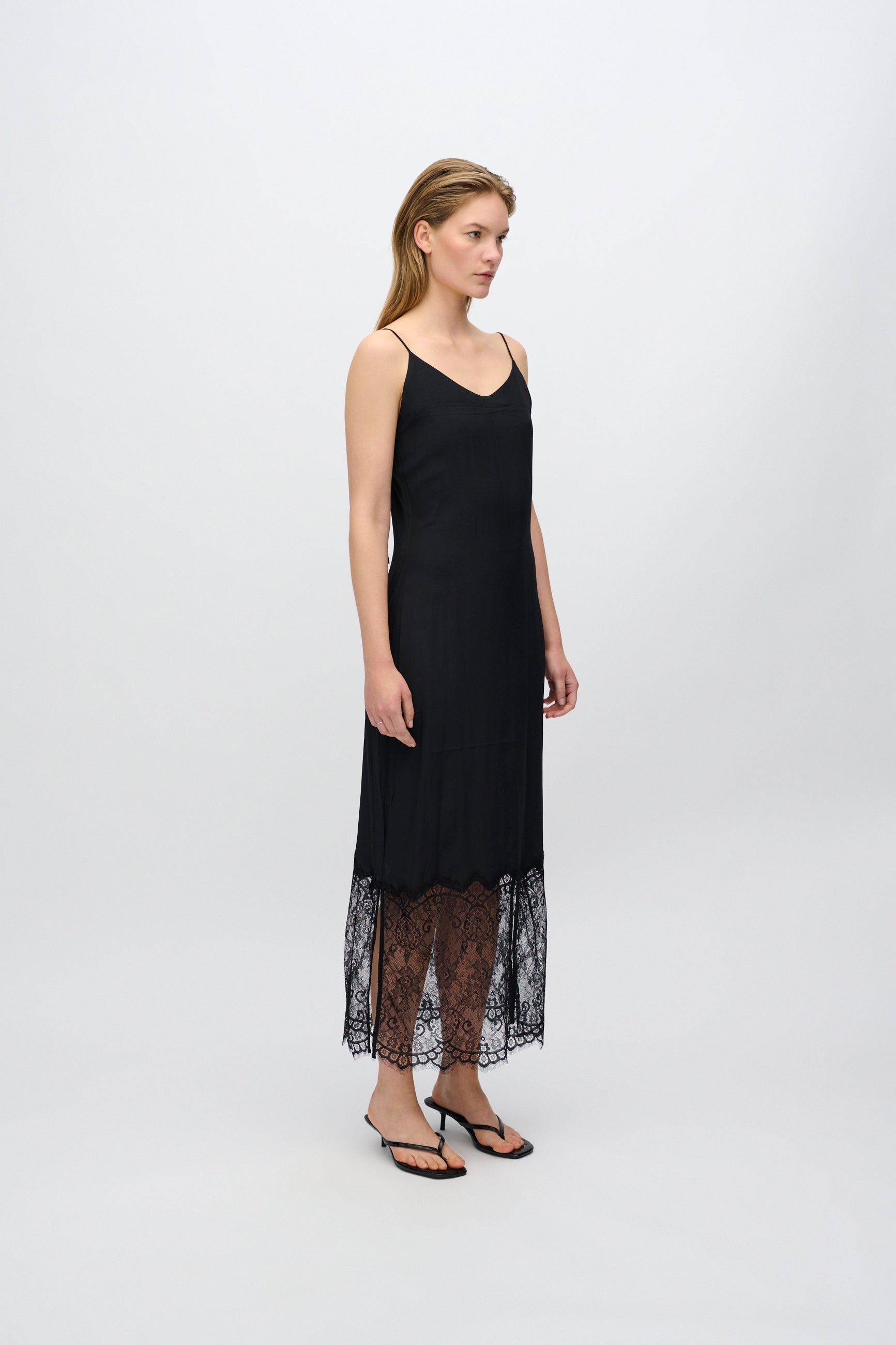 minimum female Elly midi dress with lace 4257 Midi Dress 999 Black