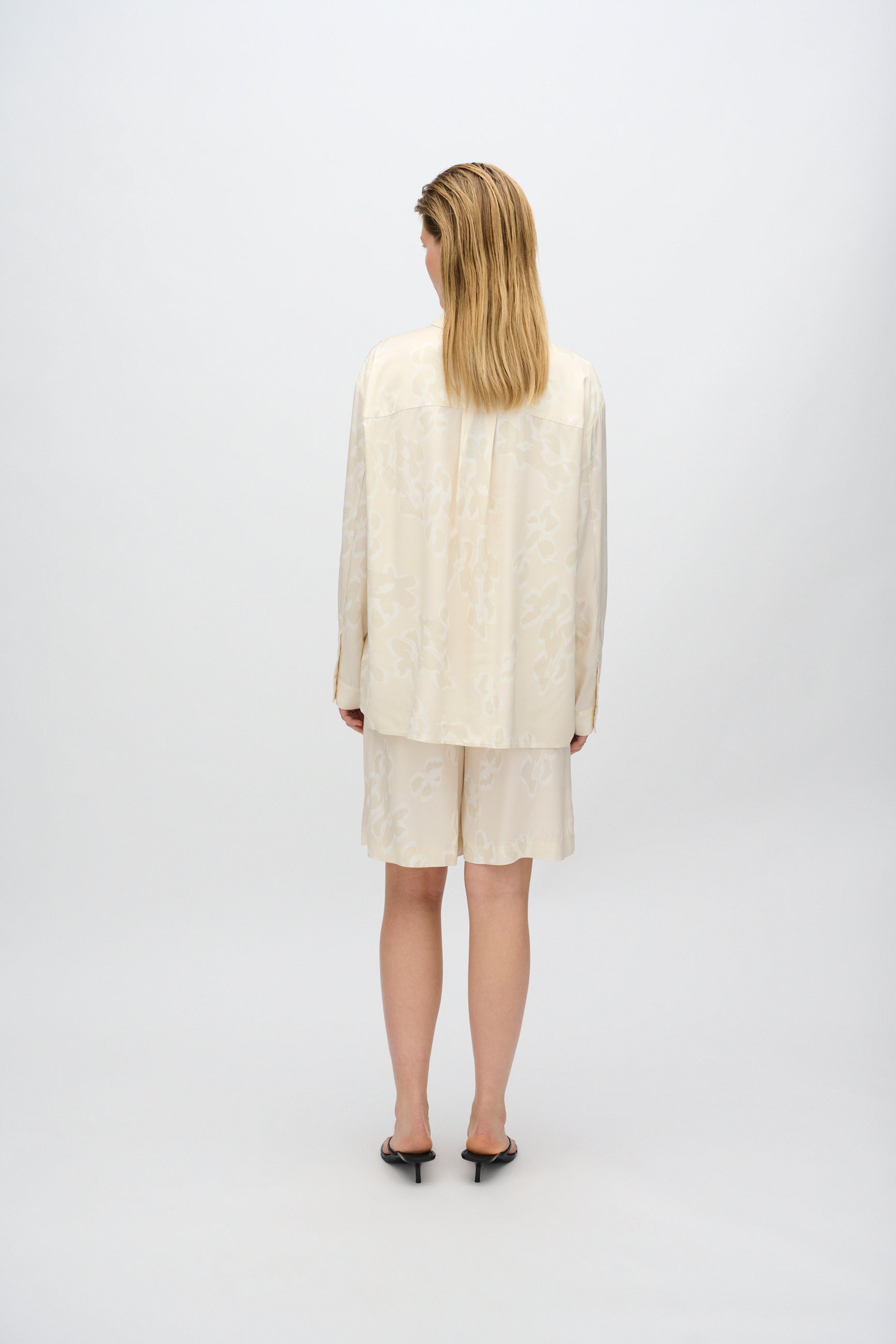 minimum female Harper long sleeved shirt 4270 Long Sleeved Shirt 0011 Butter Cream