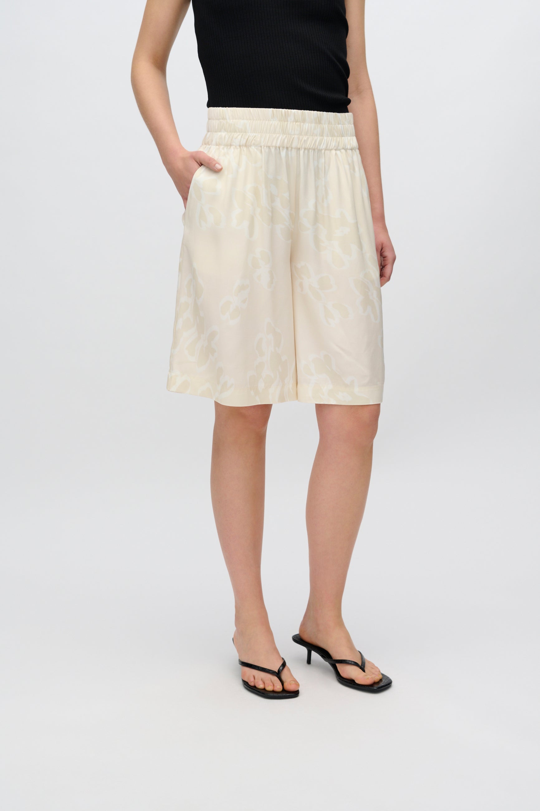 minimum female Hedda casual bermuda shorts 4270 Shorts 0011 Butter Cream