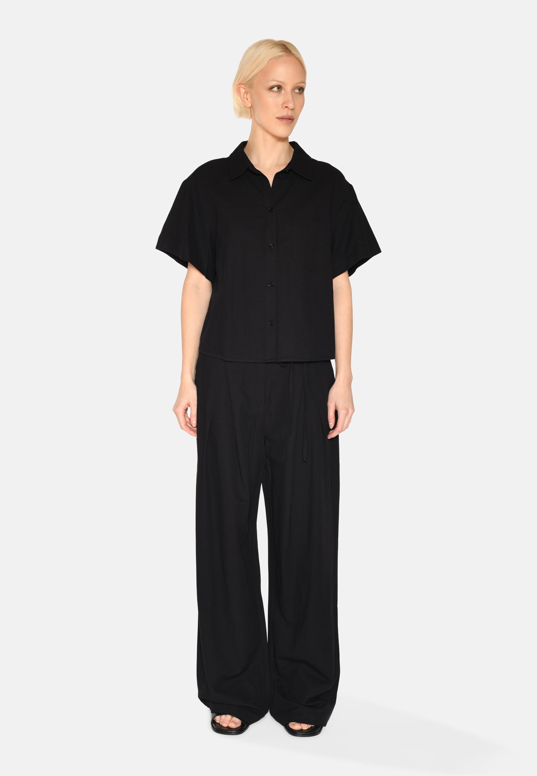 minimum female Sage short sleeved shirt 4191 Short Sleeved Shirt 999 Black